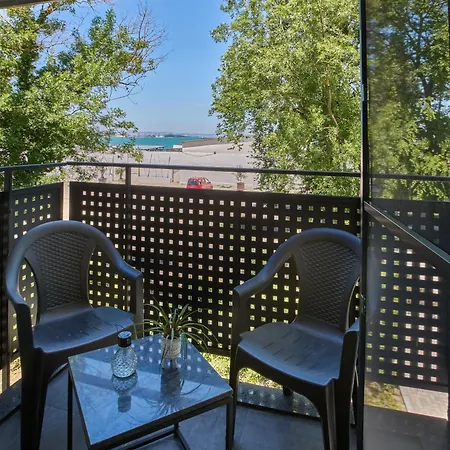 за гости крайморие парк Penzion Burgas City