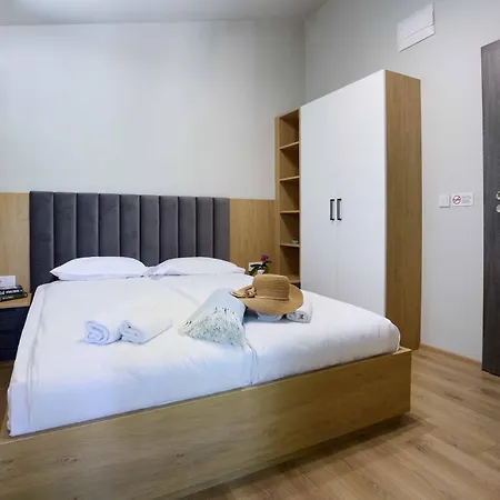 за гости крайморие парк Penzion Burgas City